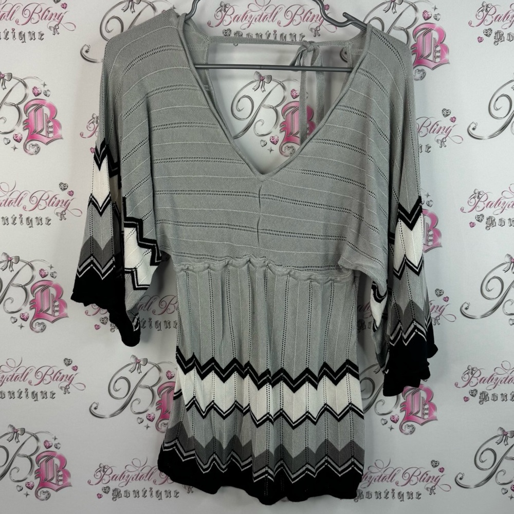 La cite top bell bottom sleeves knit crochet y2k Elegant Gray Chevron Blouse